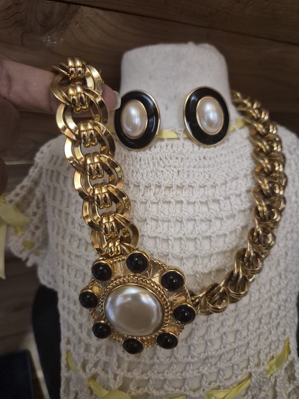 Stunning!! Vintage Monet 90's Gold Pearl & Black Medallion Necklace Set